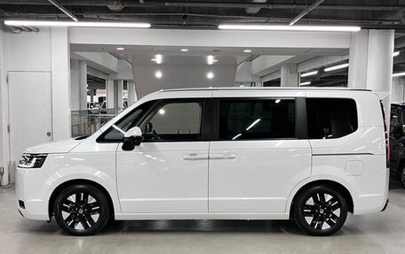 Honda Stepwgn, 2022 год, 1 890 000 рублей, 5 фотография