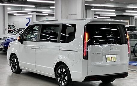 Honda Stepwgn, 2022 год, 1 890 000 рублей, 3 фотография