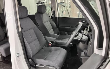 Honda Stepwgn, 2022 год, 1 890 000 рублей, 11 фотография