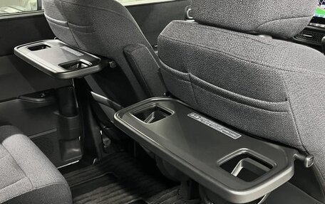 Honda Stepwgn, 2022 год, 1 890 000 рублей, 13 фотография