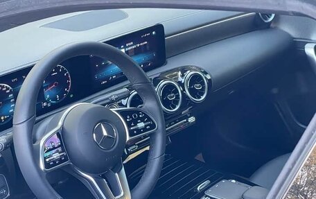 Mercedes-Benz A-Класс, 2022 год, 2 100 000 рублей, 9 фотография