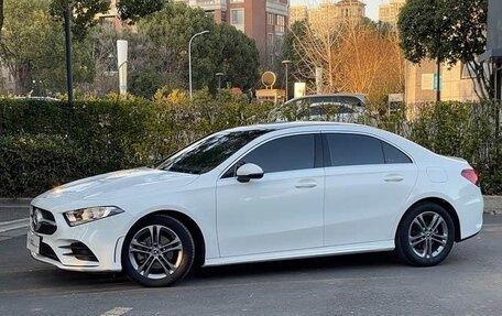 Mercedes-Benz A-Класс, 2022 год, 2 100 000 рублей, 3 фотография