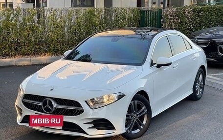 Mercedes-Benz A-Класс, 2022 год, 2 100 000 рублей, 2 фотография