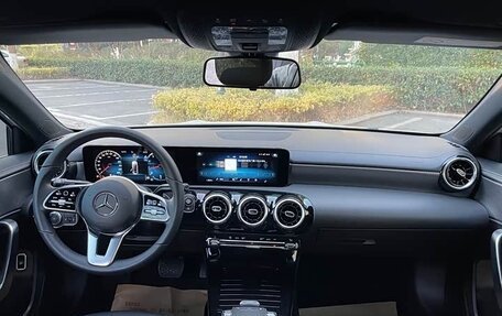 Mercedes-Benz A-Класс, 2022 год, 2 100 000 рублей, 11 фотография