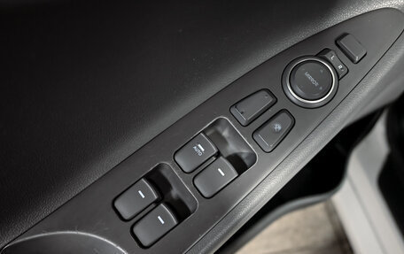 Hyundai Sonata VI, 2011 год, 990 000 рублей, 13 фотография