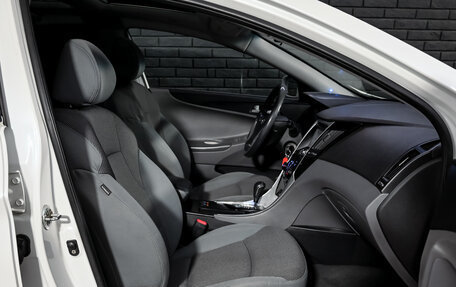 Hyundai Sonata VI, 2011 год, 990 000 рублей, 11 фотография