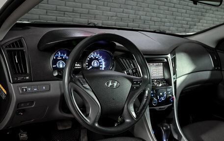 Hyundai Sonata VI, 2011 год, 990 000 рублей, 12 фотография