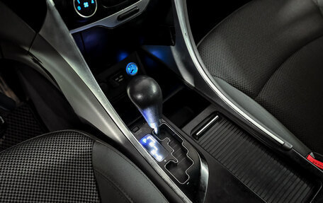 Hyundai Sonata VI, 2011 год, 990 000 рублей, 14 фотография