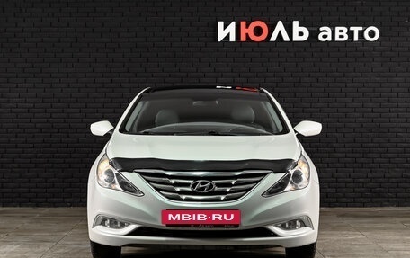 Hyundai Sonata VI, 2011 год, 990 000 рублей, 2 фотография