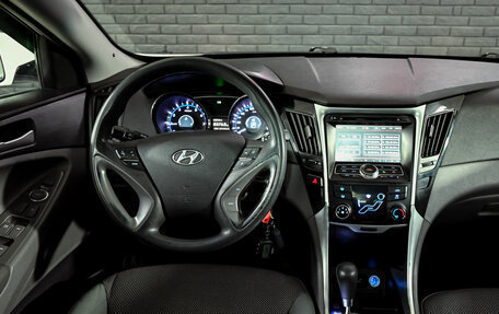 Hyundai Sonata VI, 2011 год, 990 000 рублей, 16 фотография