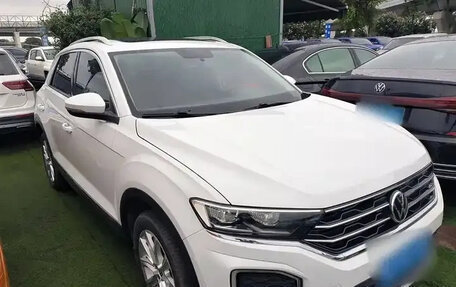 Volkswagen T-Roc I, 2021 год, 1 327 000 рублей, 3 фотография