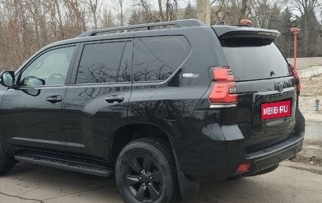 Toyota Land Cruiser Prado 150 рестайлинг 2, 2021 год, 6 350 000 рублей, 3 фотография