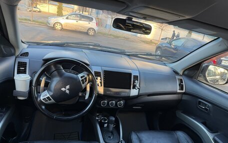 Mitsubishi Outlander III рестайлинг 3, 2010 год, 1 220 000 рублей, 6 фотография