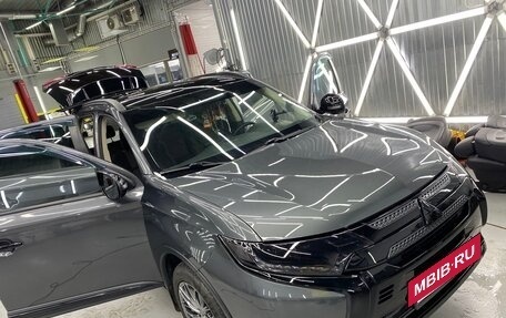 Mitsubishi Outlander III рестайлинг 3, 2019 год, 2 300 000 рублей, 11 фотография