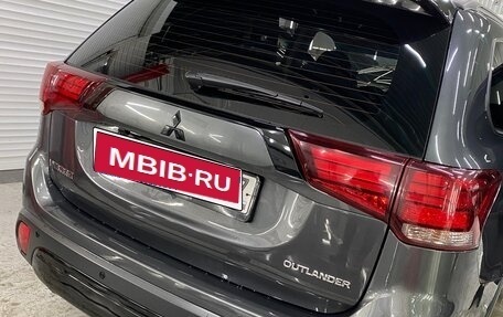 Mitsubishi Outlander III рестайлинг 3, 2019 год, 2 300 000 рублей, 8 фотография