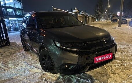 Mitsubishi Outlander III рестайлинг 3, 2019 год, 2 300 000 рублей, 1 фотография