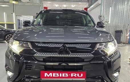 Mitsubishi Outlander III рестайлинг 3, 2019 год, 2 300 000 рублей, 6 фотография