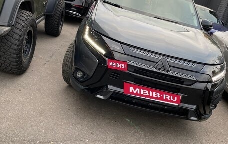 Mitsubishi Outlander III рестайлинг 3, 2019 год, 2 300 000 рублей, 16 фотография