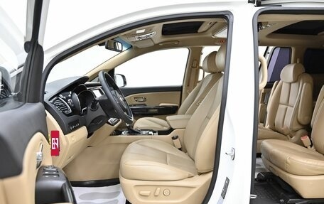 KIA Carnival III, 2018 год, 2 225 000 рублей, 10 фотография