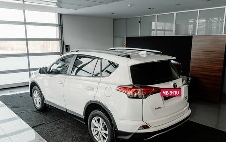 Toyota RAV4, 2017 год, 2 550 000 рублей, 6 фотография