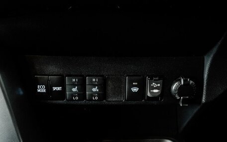 Toyota RAV4, 2017 год, 2 550 000 рублей, 21 фотография