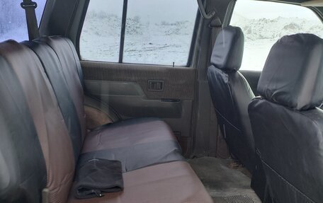 Nissan Terrano II рестайлинг, 1990 год, 280 000 рублей, 7 фотография