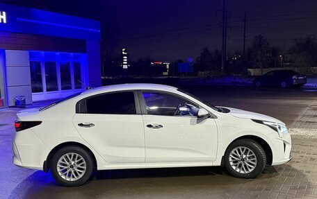 KIA Rio IV, 2021 год, 1 650 000 рублей, 2 фотография