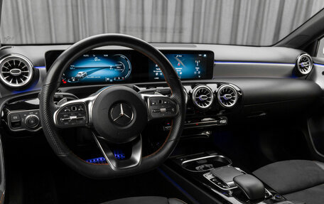 Mercedes-Benz A-Класс, 2019 год, 2 990 000 рублей, 9 фотография