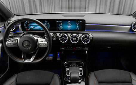 Mercedes-Benz A-Класс, 2019 год, 2 990 000 рублей, 10 фотография