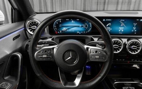 Mercedes-Benz A-Класс, 2019 год, 2 990 000 рублей, 12 фотография