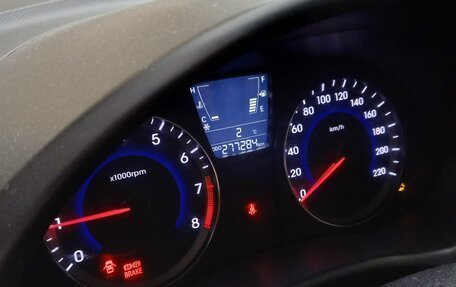 Hyundai Solaris II рестайлинг, 2012 год, 800 000 рублей, 5 фотография