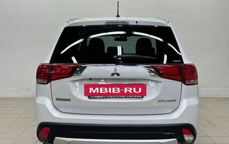 Mitsubishi Outlander III рестайлинг 3, 2016 год, 1 569 000 рублей, 3 фотография