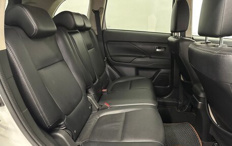 Mitsubishi Outlander III рестайлинг 3, 2016 год, 1 569 000 рублей, 14 фотография