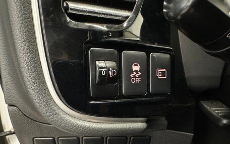 Mitsubishi Outlander III рестайлинг 3, 2016 год, 1 569 000 рублей, 10 фотография