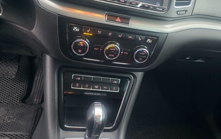 Volkswagen Sharan II, 2012 год, 1 550 000 рублей, 27 фотография