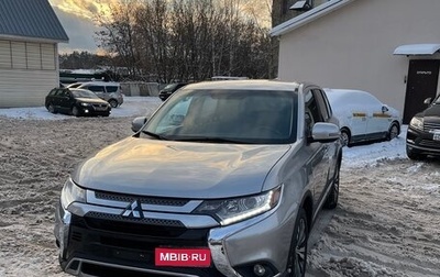 Mitsubishi Outlander III рестайлинг 3, 2019 год, 1 800 000 рублей, 1 фотография