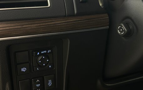 Toyota Land Cruiser Prado 150 рестайлинг 2, 2019 год, 4 529 000 рублей, 9 фотография