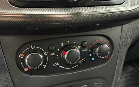 Renault Logan II, 2018 год, 1 219 000 рублей, 17 фотография