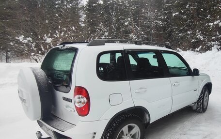 Chevrolet Niva I рестайлинг, 2015 год, 820 000 рублей, 2 фотография