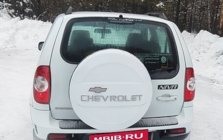 Chevrolet Niva I рестайлинг, 2015 год, 820 000 рублей, 4 фотография