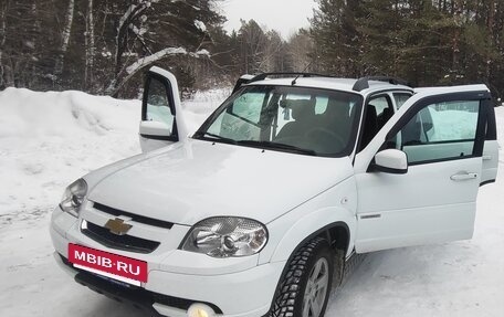 Chevrolet Niva I рестайлинг, 2015 год, 820 000 рублей, 9 фотография