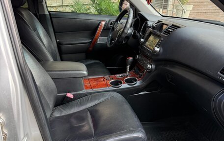 Toyota Highlander III, 2012 год, 2 300 000 рублей, 10 фотография