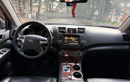 Toyota Highlander III, 2012 год, 2 300 000 рублей, 13 фотография