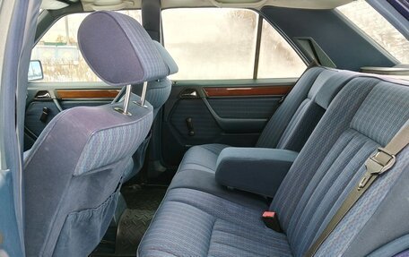 Mercedes-Benz W124, 1990 год, 250 000 рублей, 16 фотография