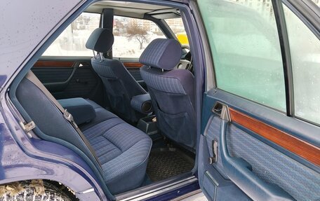 Mercedes-Benz W124, 1990 год, 250 000 рублей, 18 фотография