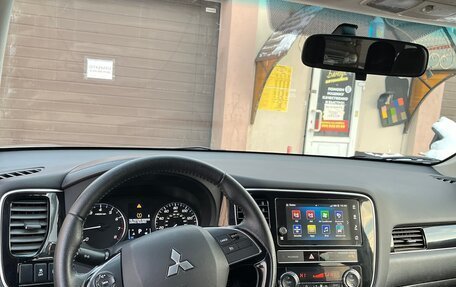 Mitsubishi Outlander III рестайлинг 3, 2019 год, 1 800 000 рублей, 6 фотография