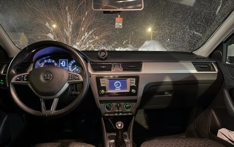 Skoda Rapid I, 2017 год, 1 300 000 рублей, 6 фотография