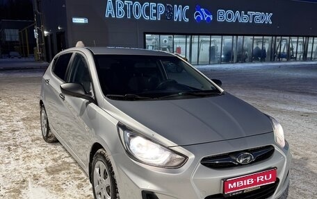 Hyundai Solaris II рестайлинг, 2011 год, 770 000 рублей, 1 фотография