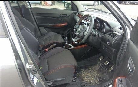 Suzuki Swift V, 2022 год, 1 600 000 рублей, 5 фотография