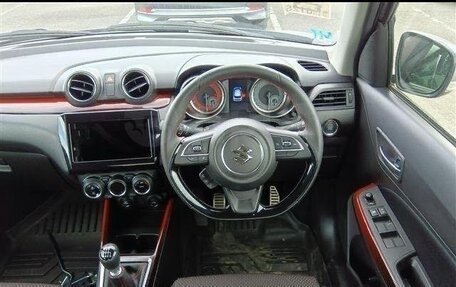 Suzuki Swift V, 2022 год, 1 600 000 рублей, 3 фотография